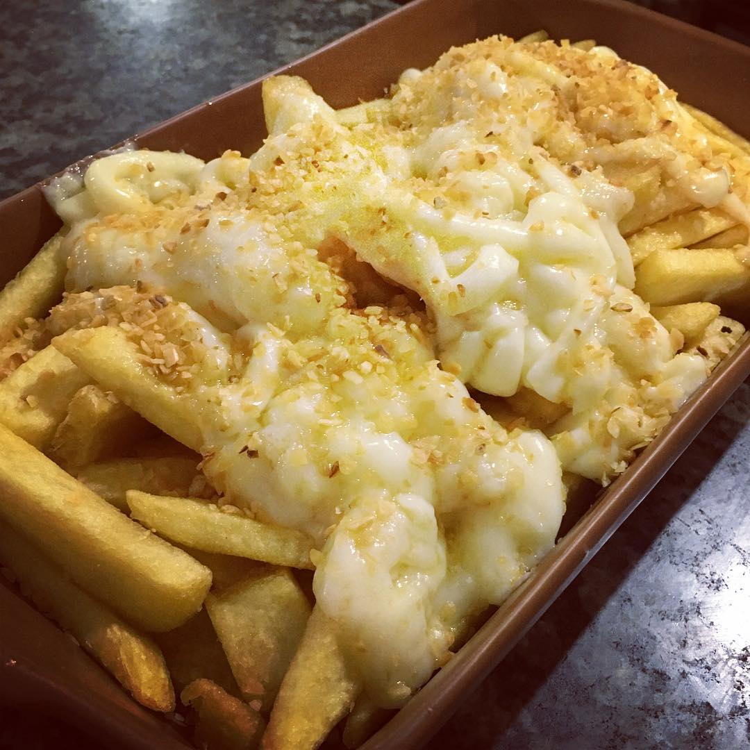 Fritas com Catupiry e Alho Frito